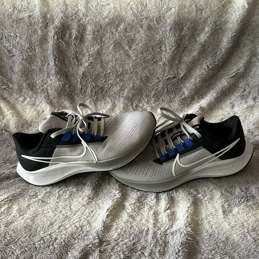 Nike Air Zoom Pegasus 38 Wolf Grey Size 7.5 Euc
